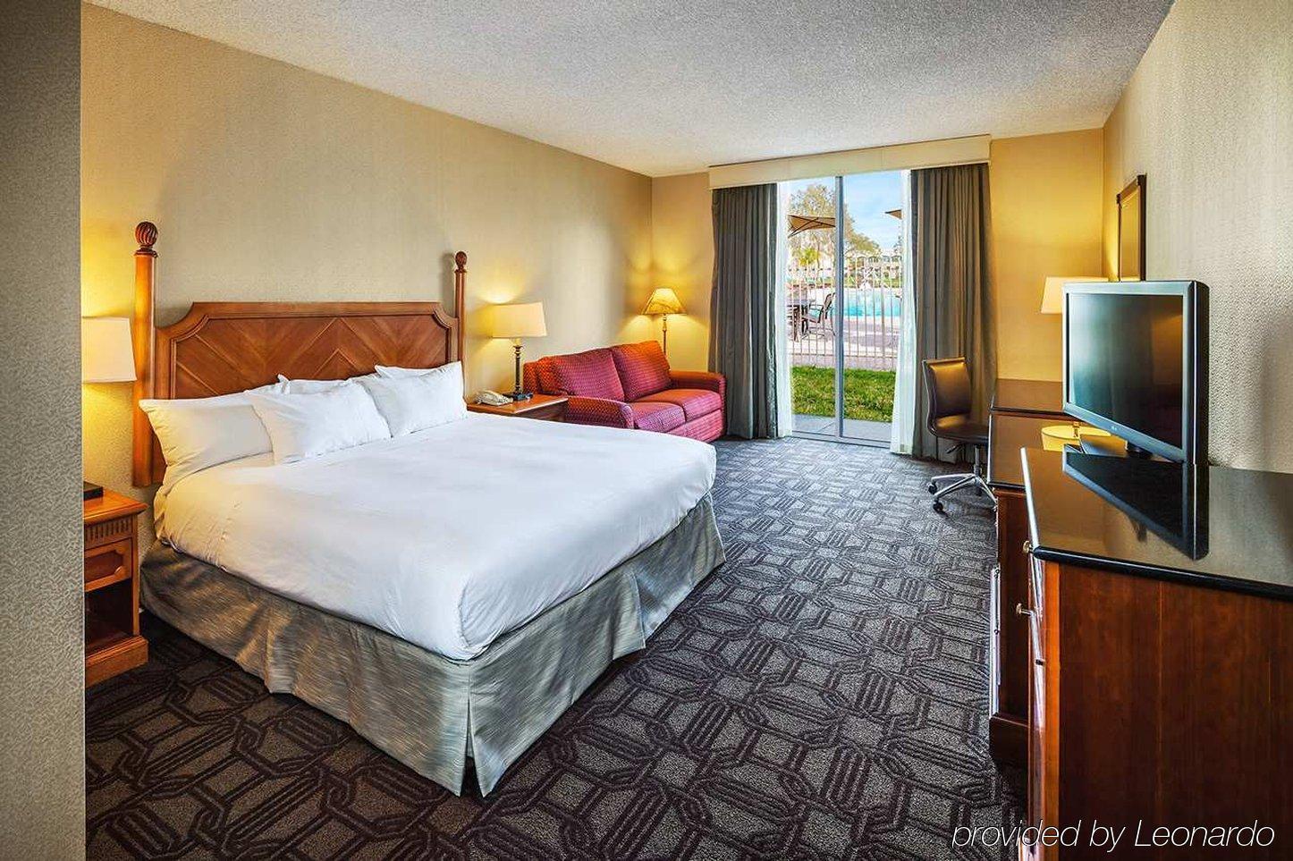 Hotel Hilton Oakland Airport Exterior foto